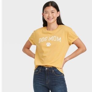 NWT. Dog Mom Short Sleeve Graphic T-Shirt. XL.